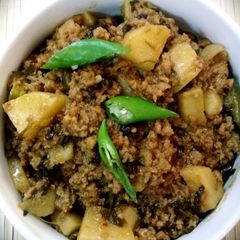 A picture of Meethi Aloo Qeema.