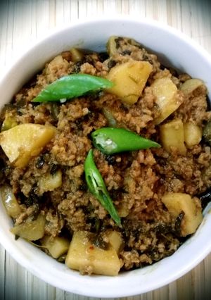 A picture of Meethi Aloo Qeema.