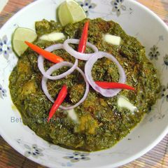 A picture of Palak Chicken.