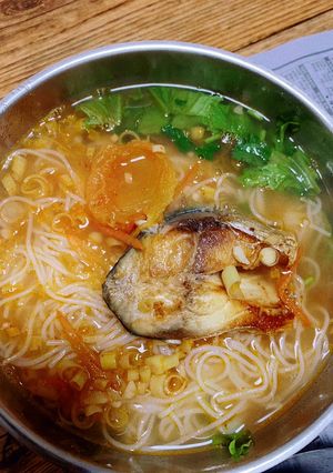 Hình của món Bún mắm cá thu keto.