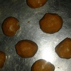 A picture of Besan ladoo.