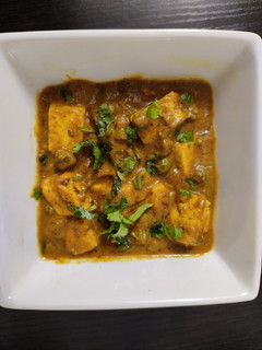 மட்டர் பன்னீர் (Green peas paneer gravy) செய்முறை முக்கிய புகைப்படம்