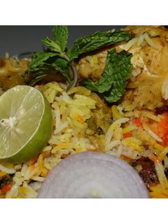 चिकन दम बिरयानी (Chicken dum biryani recipe in hindi) रेसिपी मुख्य फोटो