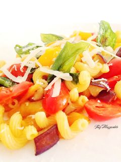 Foto di Riccioli con datterini, melanzane, basilico fritto e ricotta salata