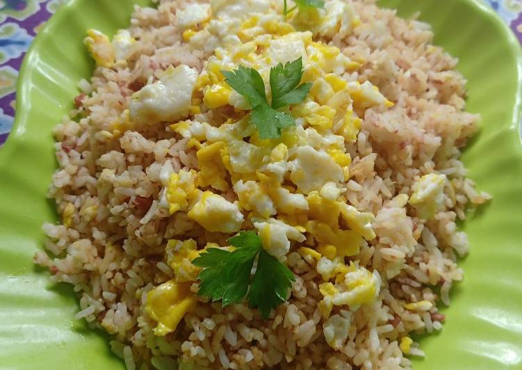 Cara Menyiapkan Nasi Goreng Simple Telur + Kornet 🍛 Super Lezat