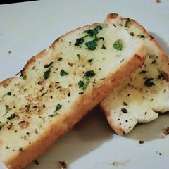 A picture of Garlic butter toast.