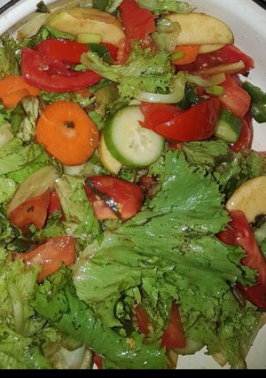 A picture of Healthy salad vinaigrette dressing.