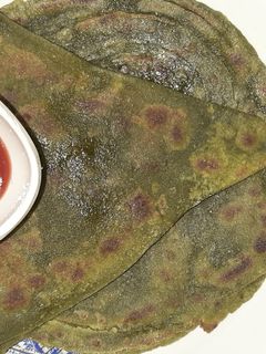 પાલક પનીર પરોઠા(palak paneer parotha Recipe in Gujarati) રેસીપી મુખ્ય ફોટો