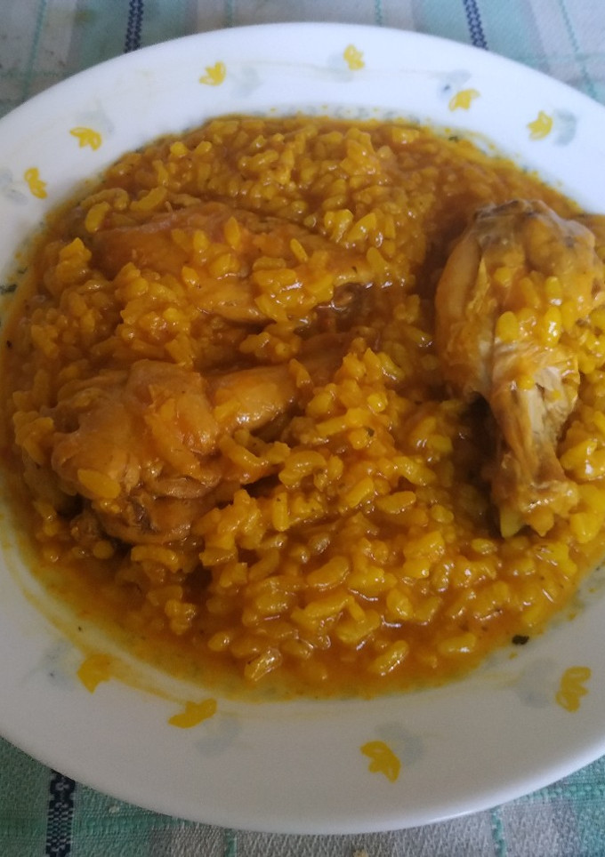 Una foto de Arroz meloso con alitas y caldo de verdura improvisado