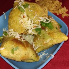 Mac and cheese samosa A picture of Mac and cheese samosa.