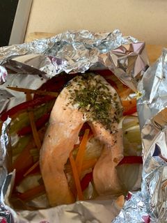 Una foto de Salmón al papillote