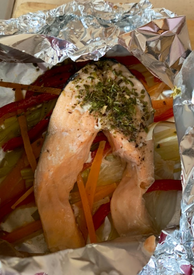 Una foto de Salmón al papillote