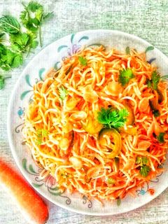 चिल्ली गार्लिक नूडल्स(Chilli Garlic Noodles Recipe In Hindi) रेसिपी मुख्य फोटो