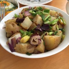 A picture of Potato and leeks stir fry.