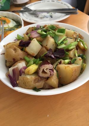 A picture of Potato and leeks stir fry.