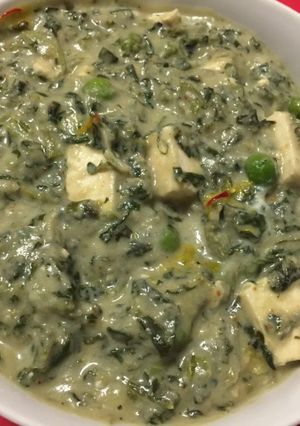 A picture of Methi Malai Matar (Fenugreek And Peas Curry With Cream).