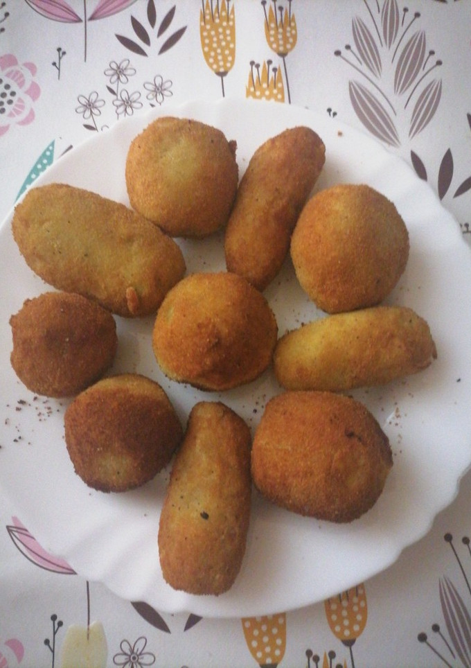 Una foto de Buñuelitos de patata rellenos de queso