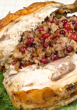 Фото Курица фаршированная клюквой с орехами. Новогодний рецепт | Stuffed chicken. New Year's recipe.