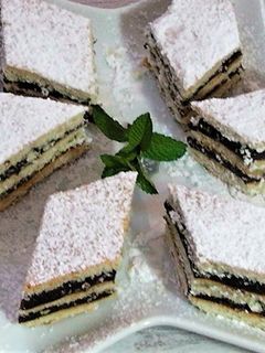 Una foto de Pastel con crema de cacao