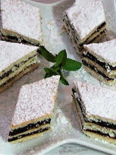 Una foto de Pastel con crema de cacao