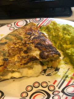 Una foto de Tortilla de vegetales y queso🥬🧀
