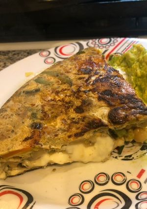 Una foto de Tortilla de vegetales y queso🥬🧀