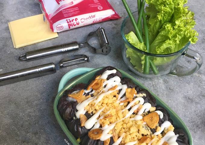 charcoal cheese streusel roll bread with garlic mayo - resepenakbgt.com
