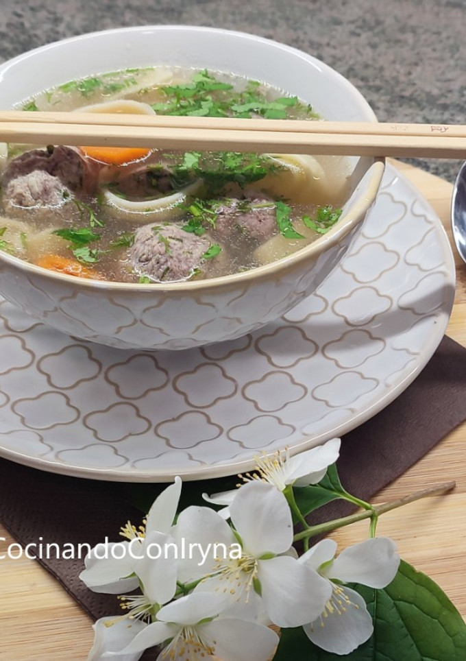 Una foto de Sopa de albóndigas