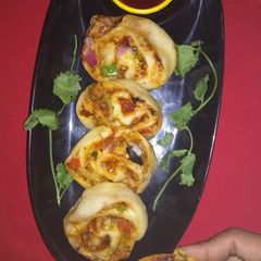 A picture of Pizza Spinwheel On Tava.