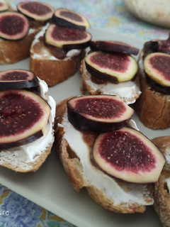 Una foto de Canapé de higos con Philadelphia