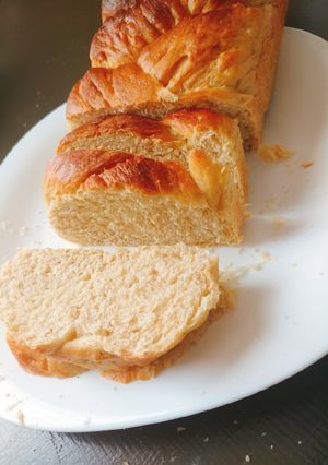 A picture of Braided honey bread.