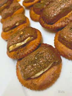 صورة لوصفة كراكرز بالتشوكليت والزعتر 🍫🌱