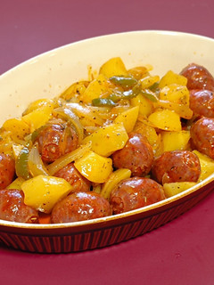 Una foto de Sartén de patatas con choricitos picantes al jerez