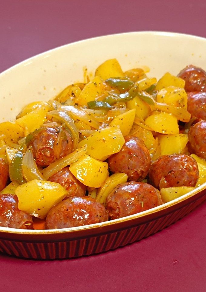 Una foto de Sartén de patatas con choricitos picantes al jerez