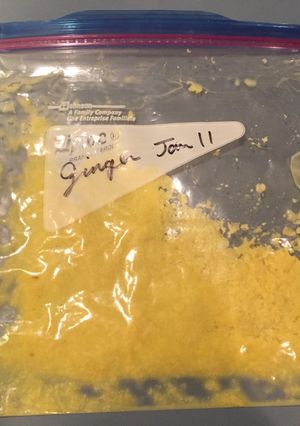 A picture of How to store freshly grated ginger おろし生姜の保存方法.