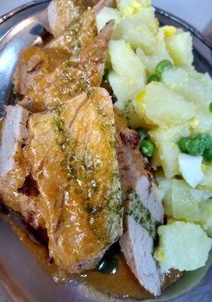 Una foto de Solomillo con salsa de paprika y cilantro