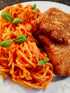 Parmezános rántott harcsa paradicsomos spagettivel recept fotója