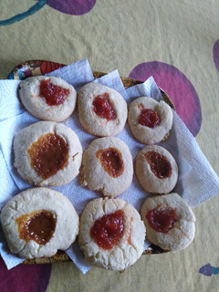 Una foto de Ojitos de membrillo y dulce de leche con aceite