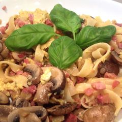 A picture of Tagliatelle Carbonara.