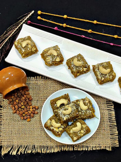 काले चने की बर्फी (kale chane ki barfi recipe in Hindi) रेसिपी मुख्य फोटो
