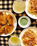 Đổi gió với mì spagheti ăn kèm với cánh gà chiên xù