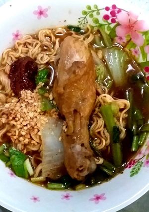 รูปของ มาม่าต้มยำน่องไก่