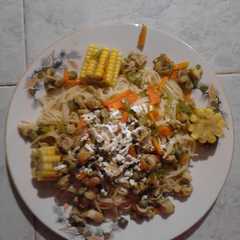 Una foto de Pasta con pepitona y vegetales