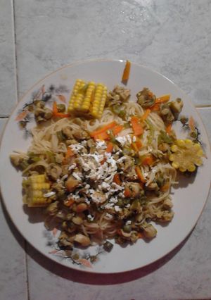 Una foto de Pasta con pepitona y vegetales
