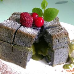 A picture of Green tea lava honey toast.
