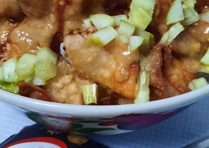 Batagor dengan tepung bumbu sasa bakso goreng