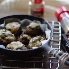 A picture of Spinach stuffed Mushroom cheese.