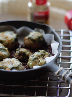 A picture of Spinach stuffed Mushroom cheese.