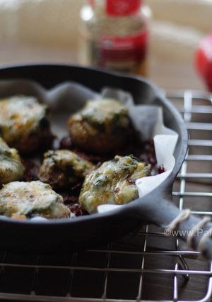 A picture of Spinach stuffed Mushroom cheese.