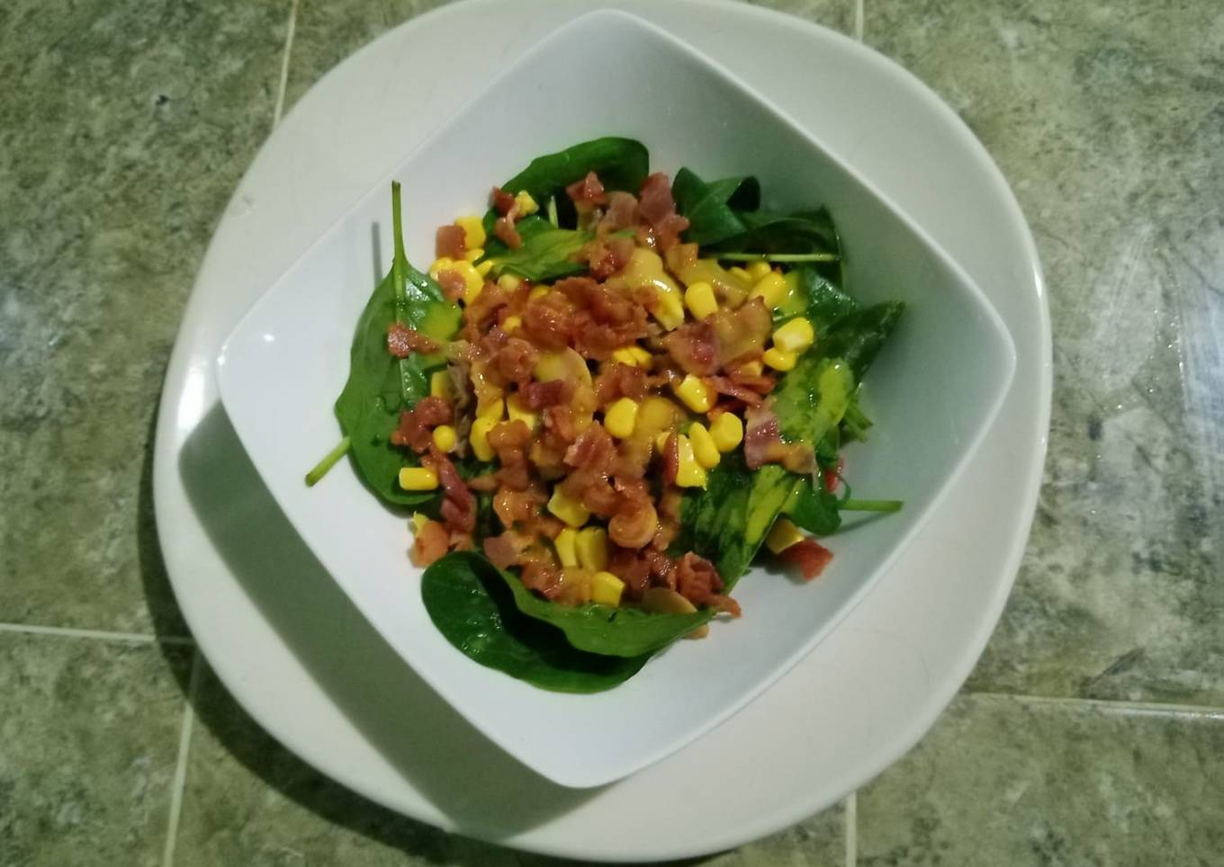 Ensalada de espinacas y tocino